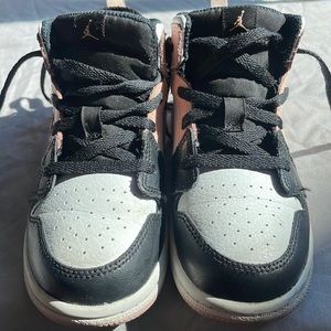 AIR JORDAN 1 MID (TD) -BLACK/PINK
JORDAN